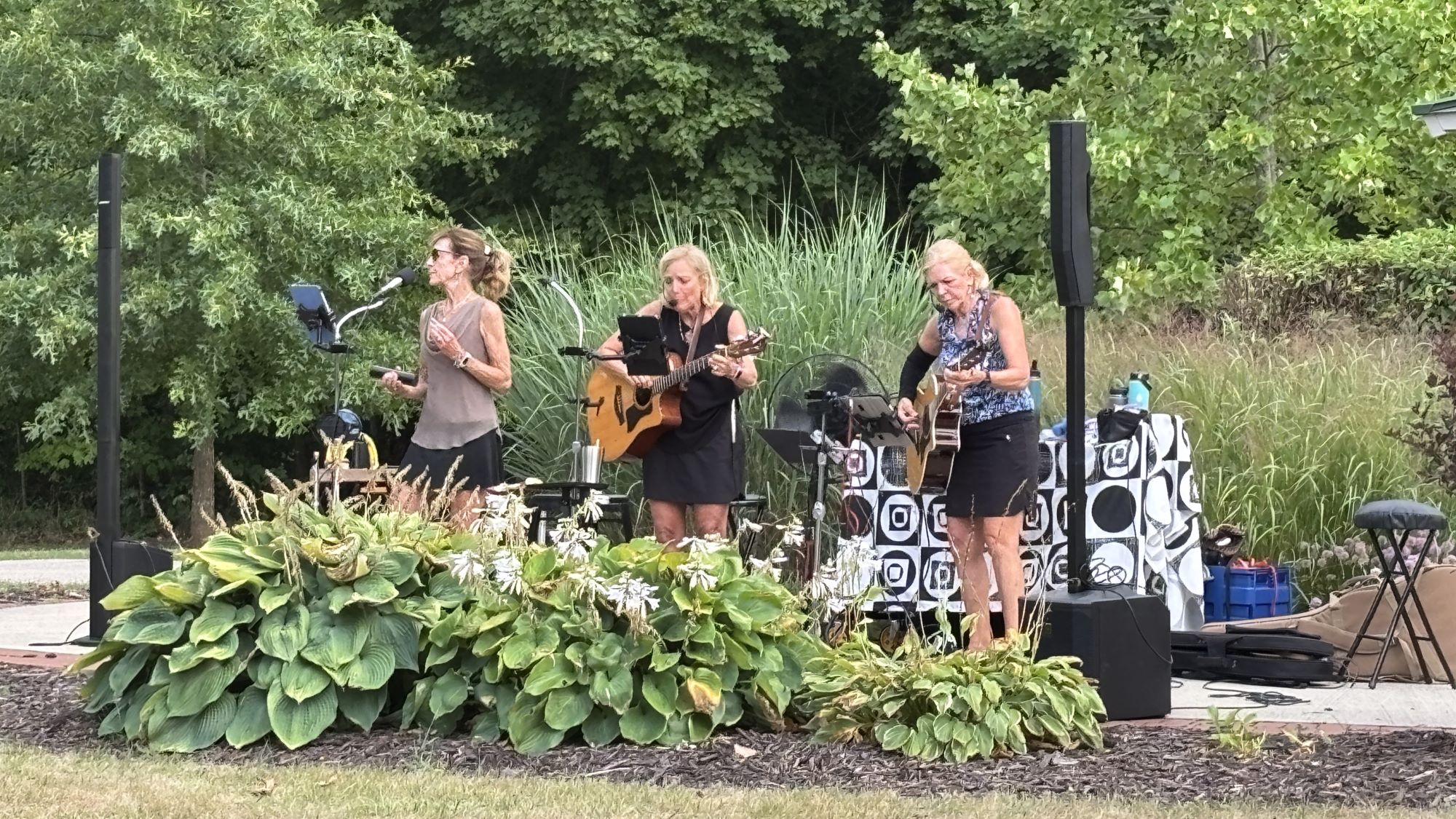 Music on Mondays - Pam Corzine & The Sirens